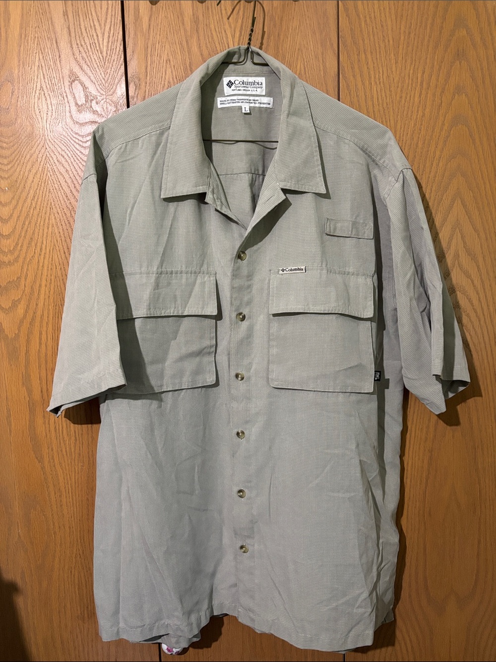 Columbia Short Sleeve  L Shirt - Sage Green vintage fishing lightweight packable